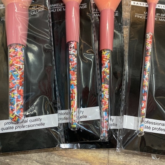 Makeup Brush Ice Cream Sprinkle pink set of 4 - Picture 2 of 5